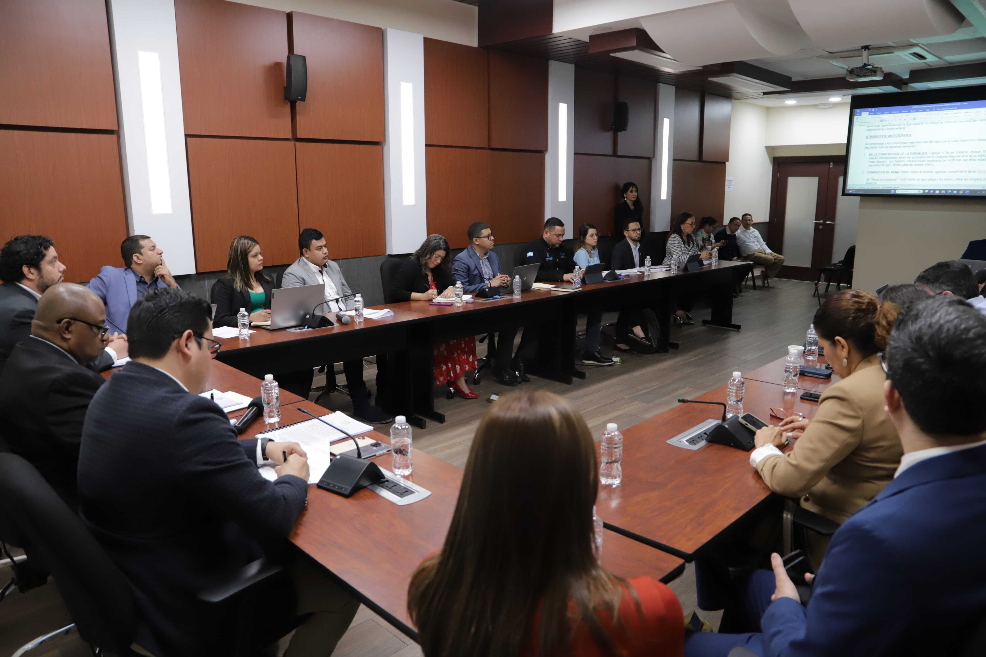 CN inicia socialización con la empresa privada sobre ley para el control de bebidas energizantes